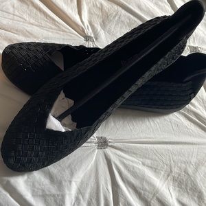 Steven Madden black flats NWT size 9